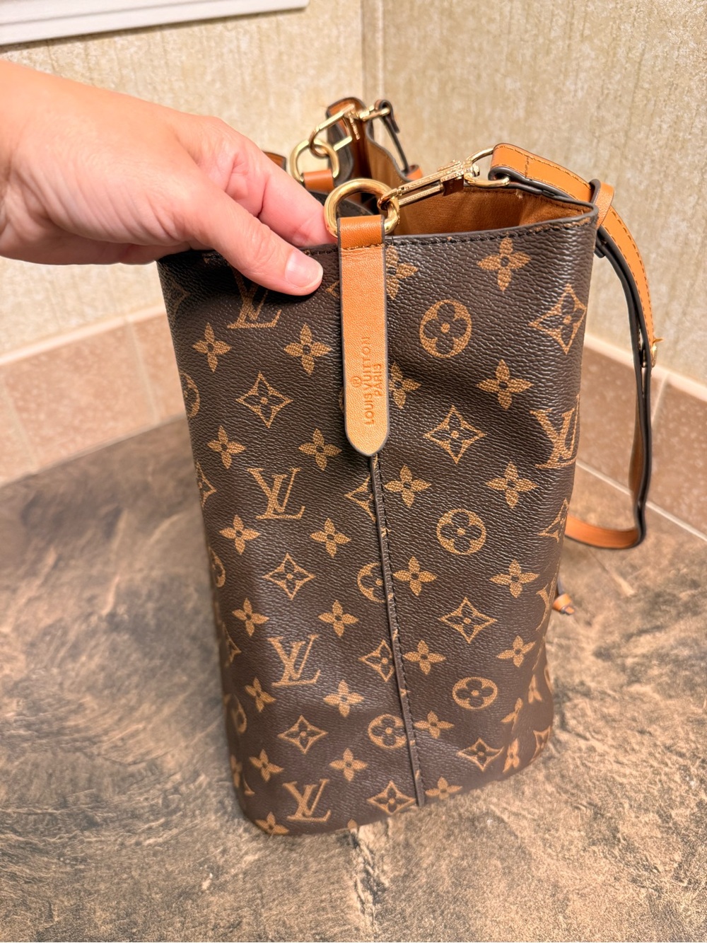 Fashion Monogram Bucket Bag - Picture 3 of 7